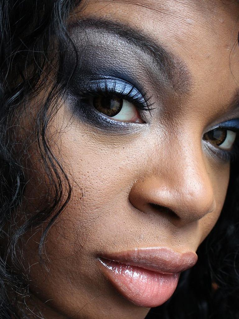 Women Makeup Wallpaper for Android