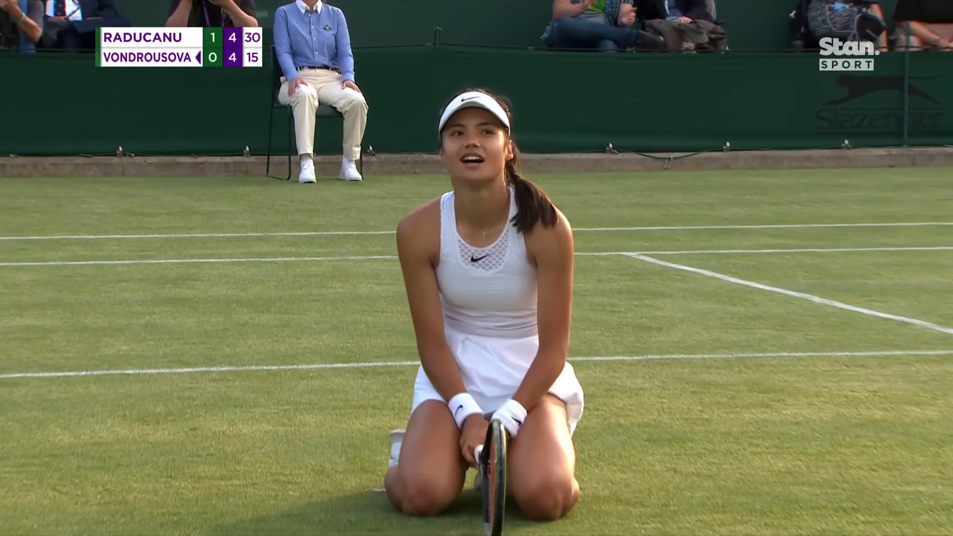 Half Chinese British teenager Emma Raducanu reaches Wimbledon third round