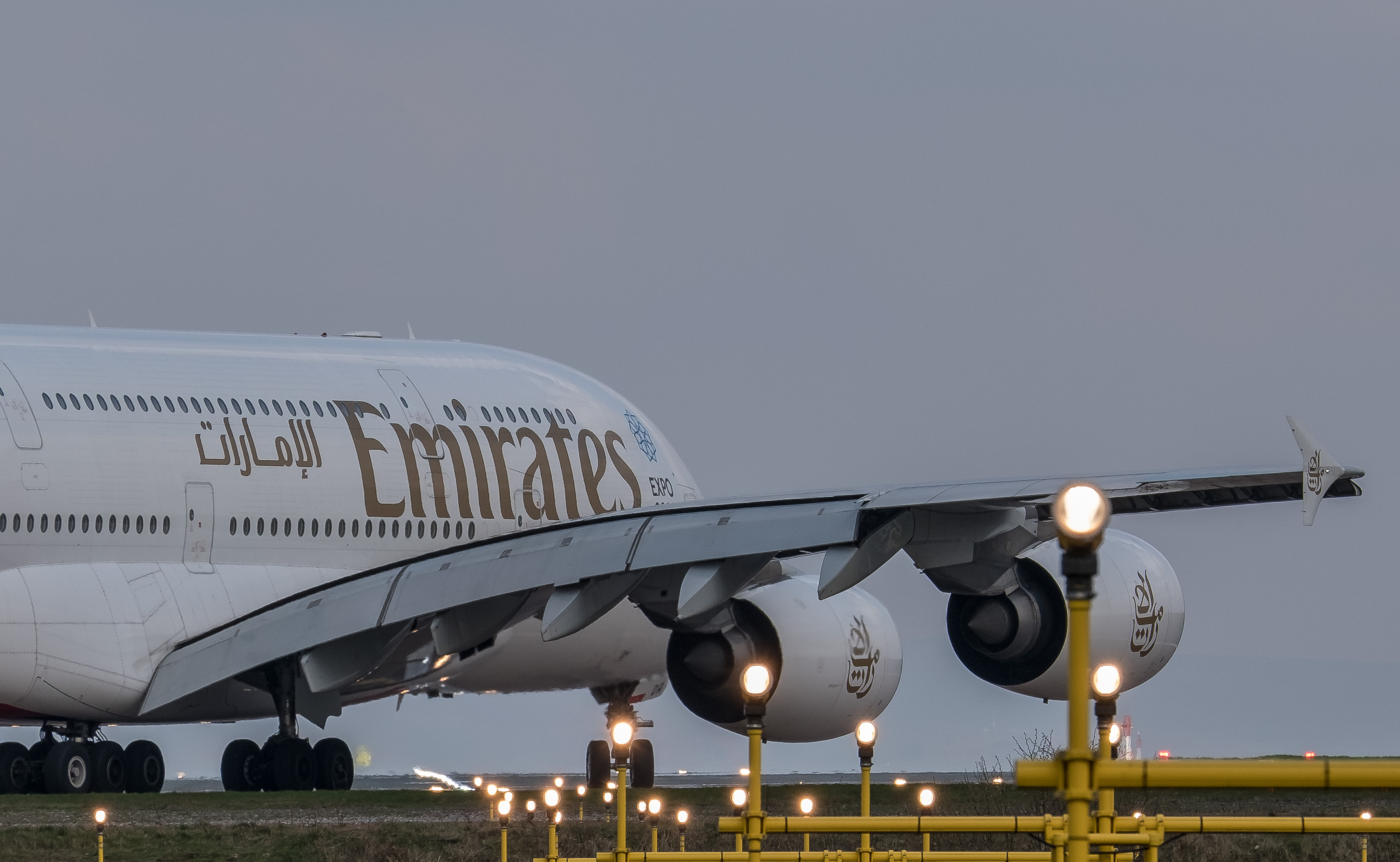 Wallpaper, Airbus, A manchester, manchesterairport, Dubai, General, electric, lineup, airplane, airlines, Emirates, 05l, runway, lights, epic, huge, enormous, wing, wingtip 2826x1740
