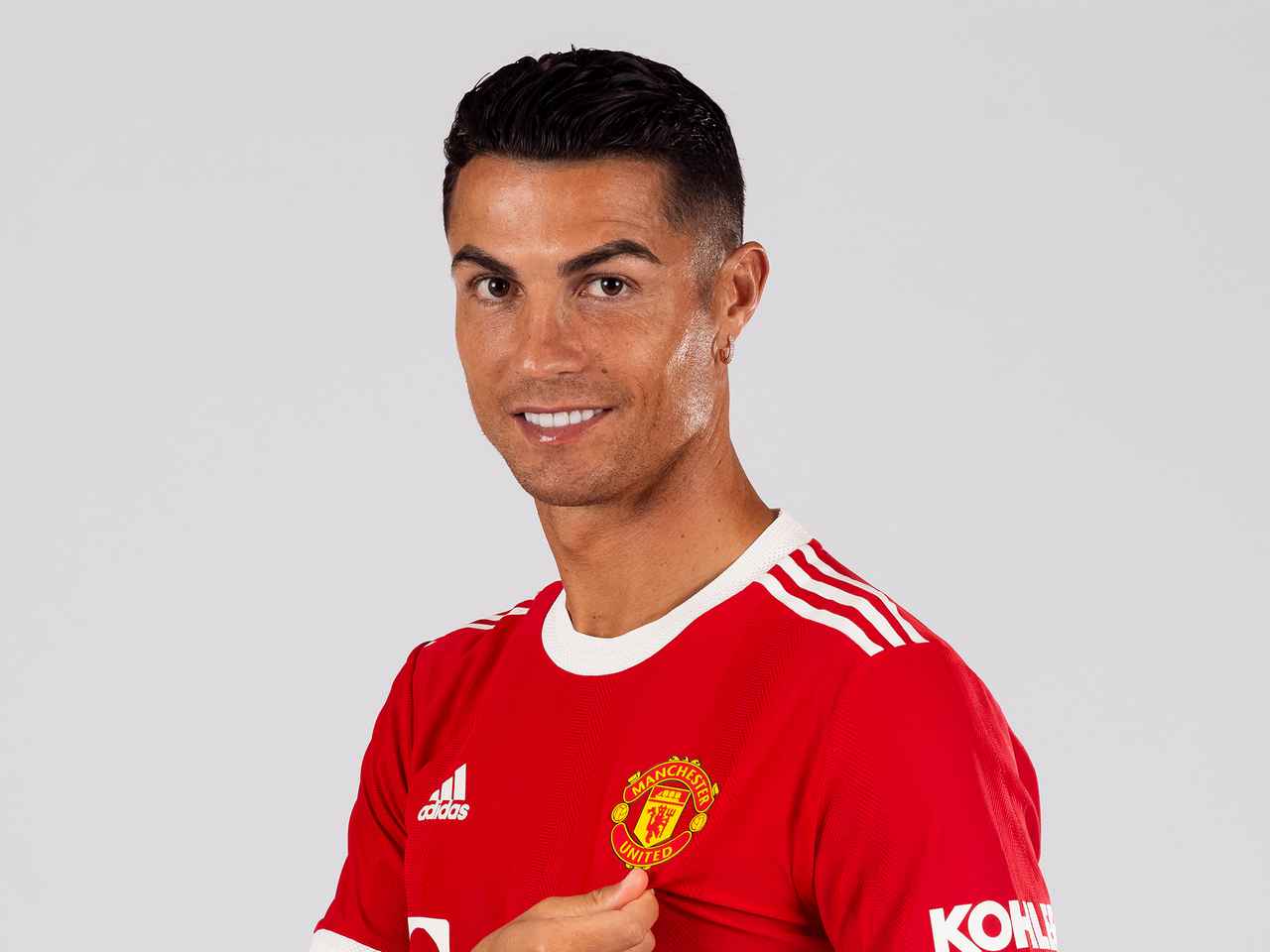 Exclusive First Photo Of Cristiano Ronaldo In New Man Utd Kit For 2021 22