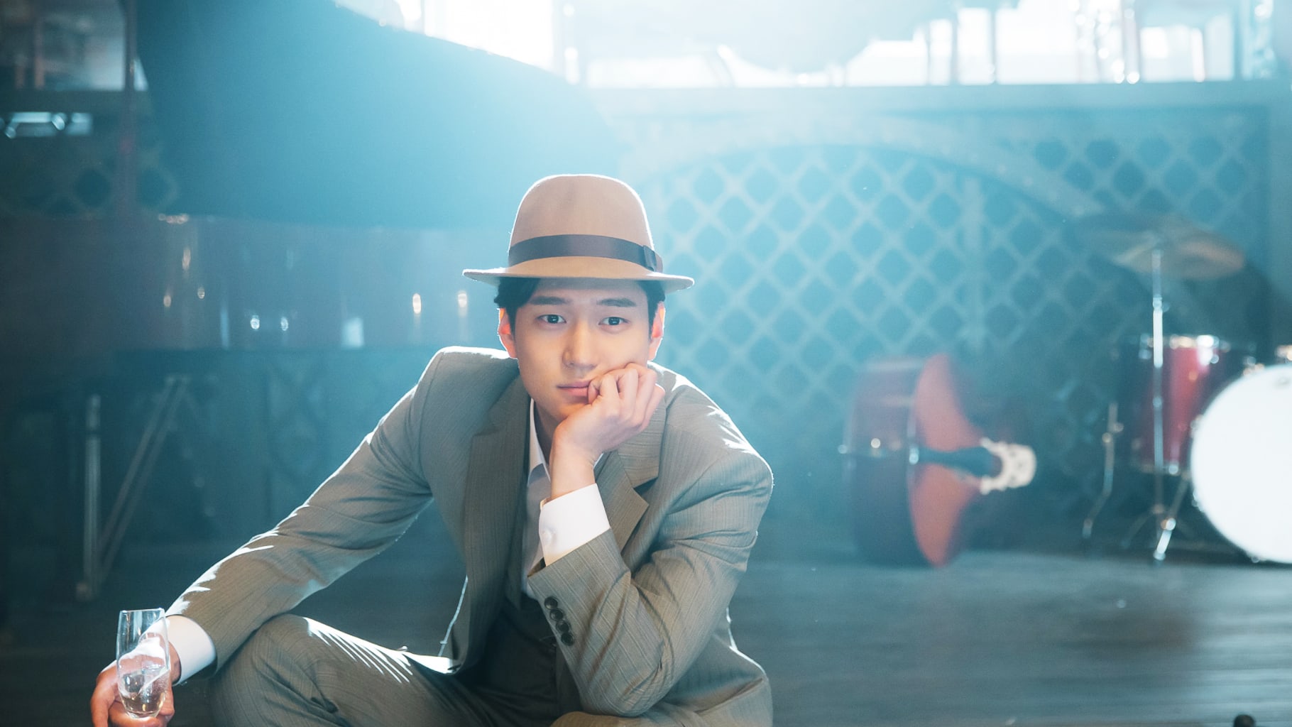 Watch: Go Kyung Pyo Gets Adorably Scared Around Guns In “Chicago Typewriter” Behind The Scenes Video
