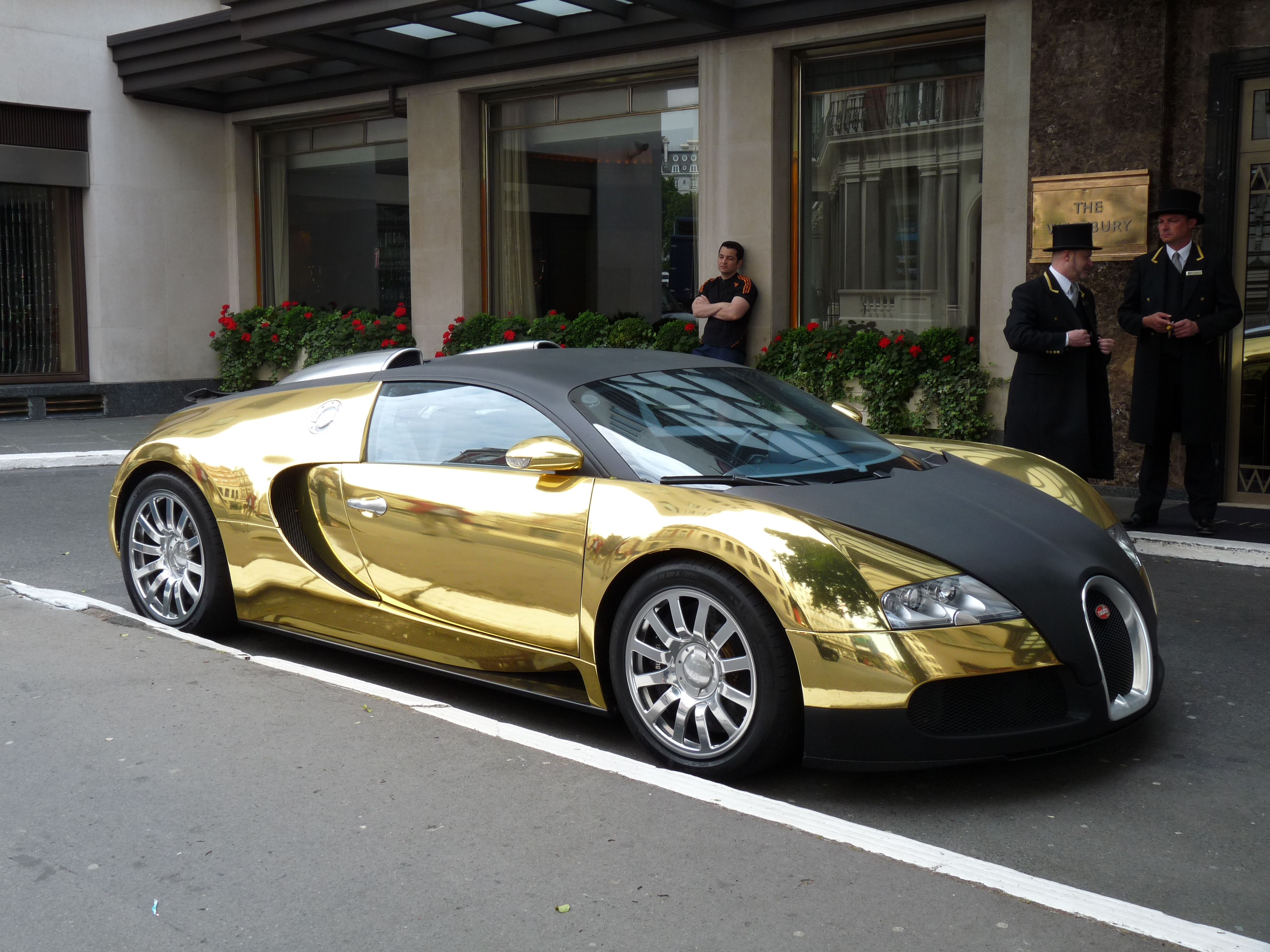 Gold Bugatti Veyron. Gold plated Bugatti Veyron i saw in London. Cars bugatti veyron, Gold car, Bugatti