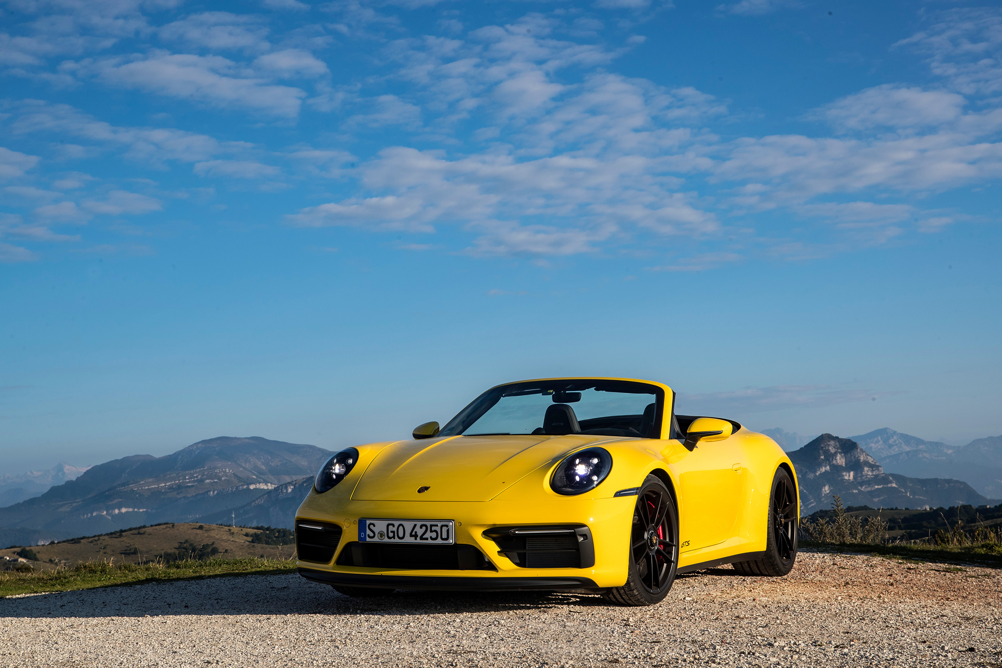 Desktop Wallpaper Porsche 911 Carrera GTS Cabriolet, 3840x2560