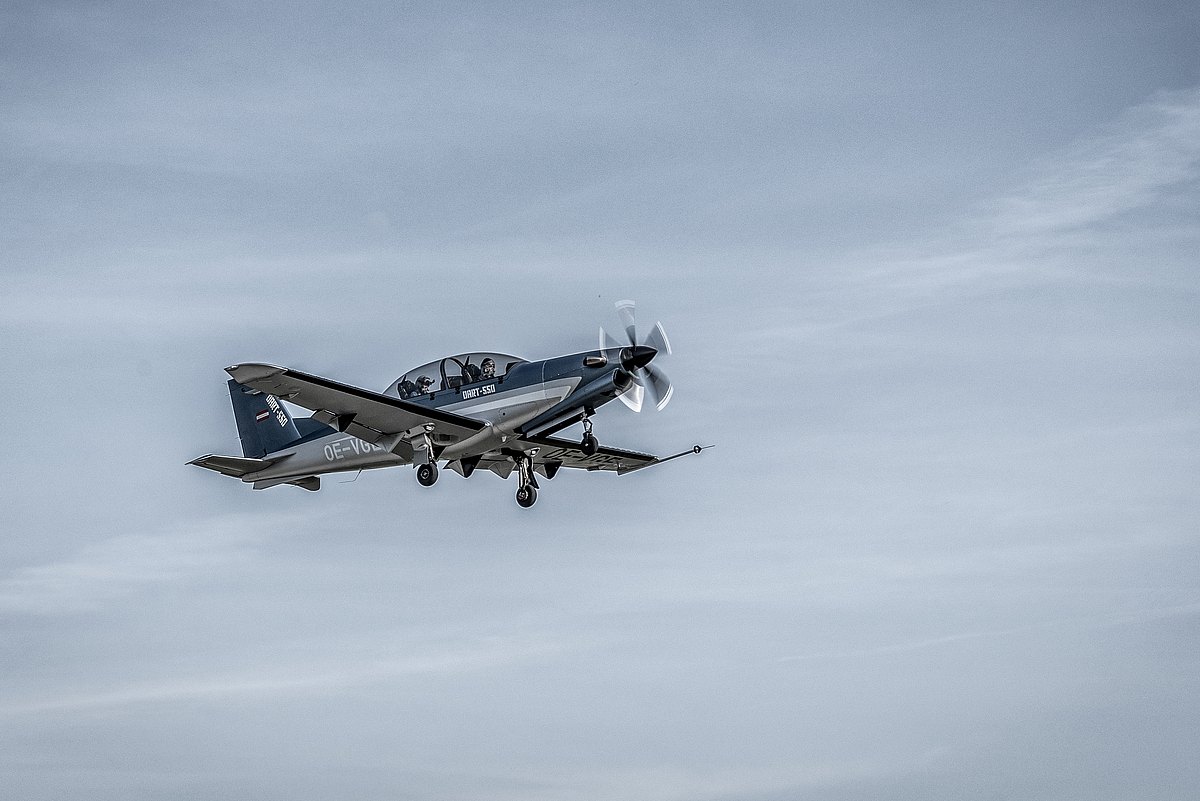 Maiden Flight Aerobatic Trainer DART 550 Aircraft Industries