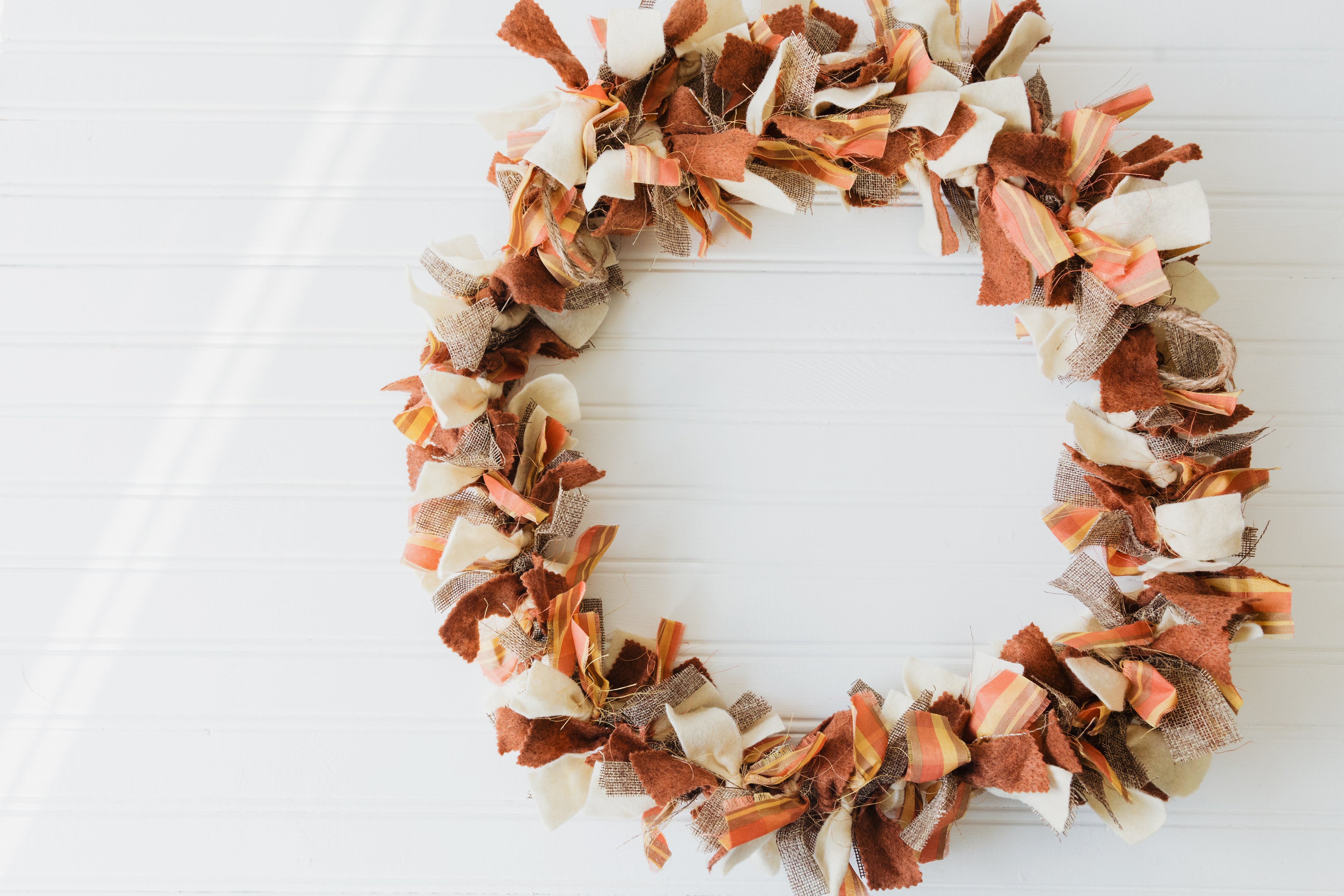 Rustic Autumn Wreath 4k Ultra HD Wallpaper
