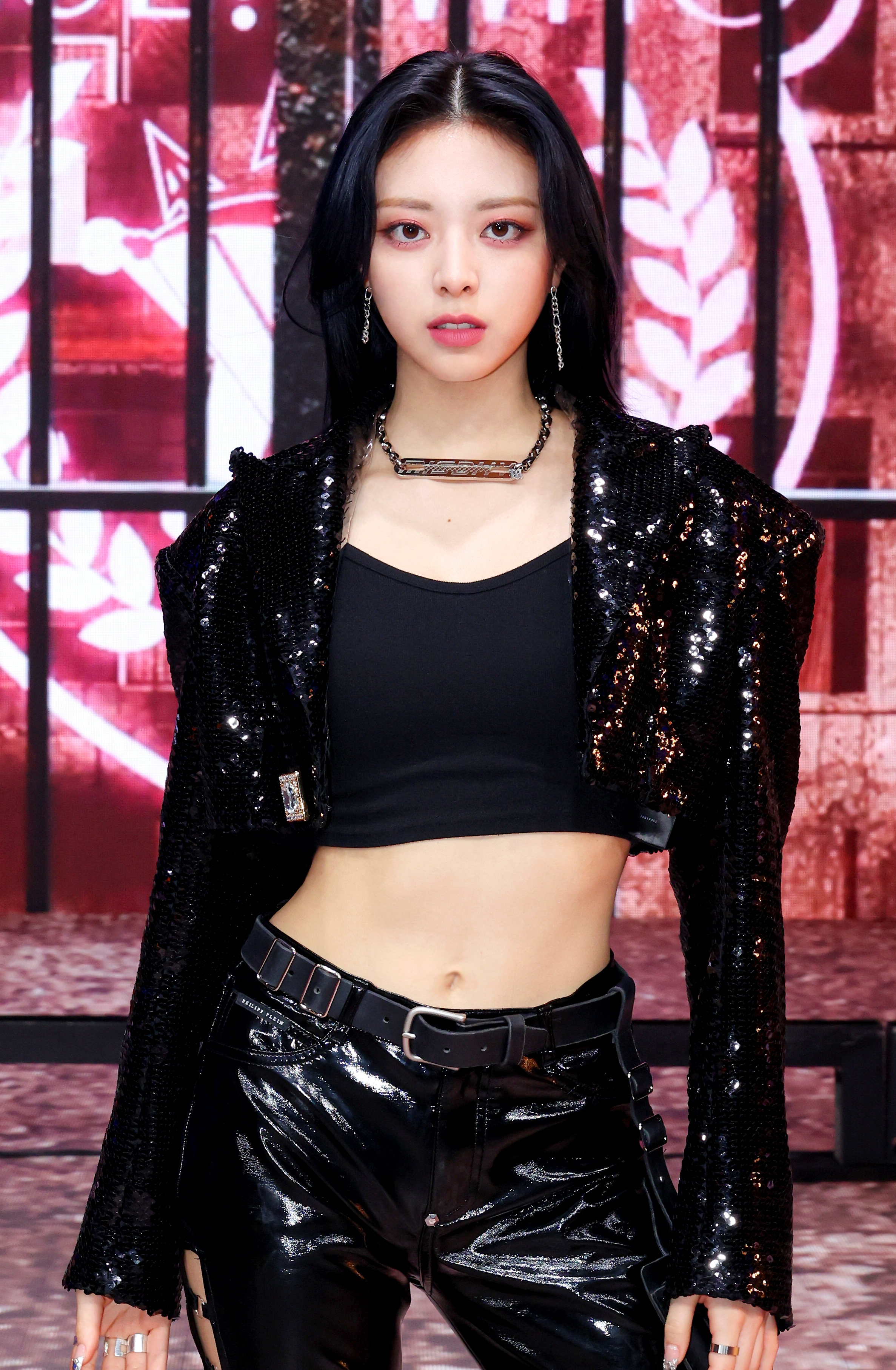 ITZY Guess Who Mafia In The Morning Showcase Photo (HD HQ HR)-Pop Database Dbkpop.com