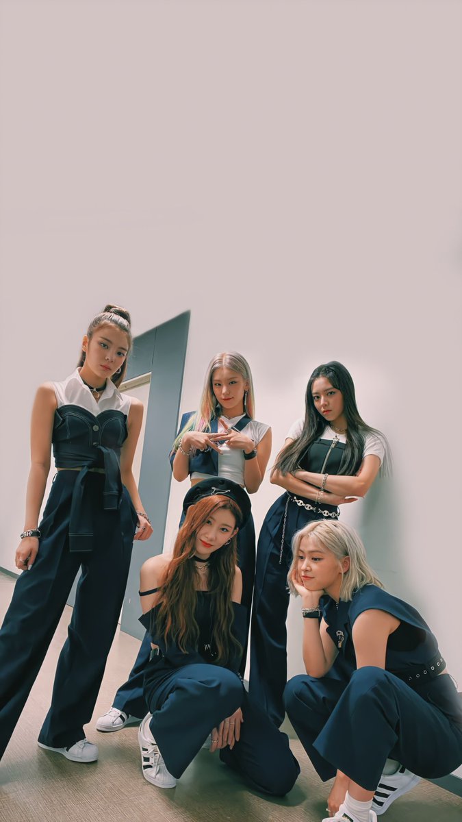 crazy in love with itzy 200911 lockscreen wallpaper [extended]