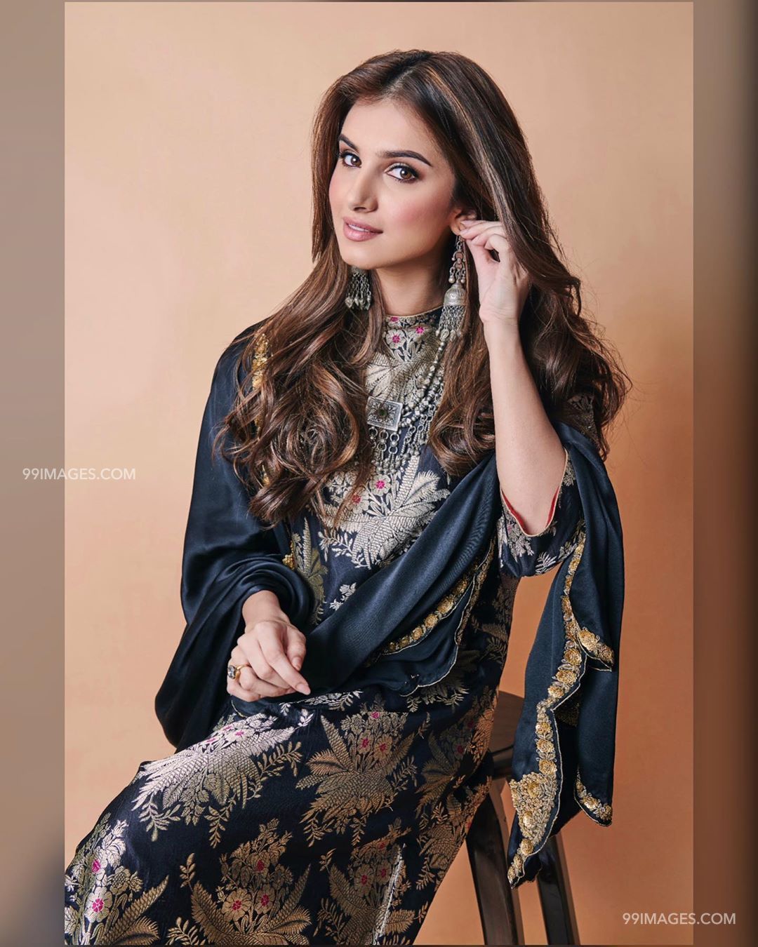 Tara Sutaria HD Wallpaper Image (1080p) #tarasutaria #actress #model #bollywood #photoshoot. Fashion, Trendy Outfits, Indian Fashion