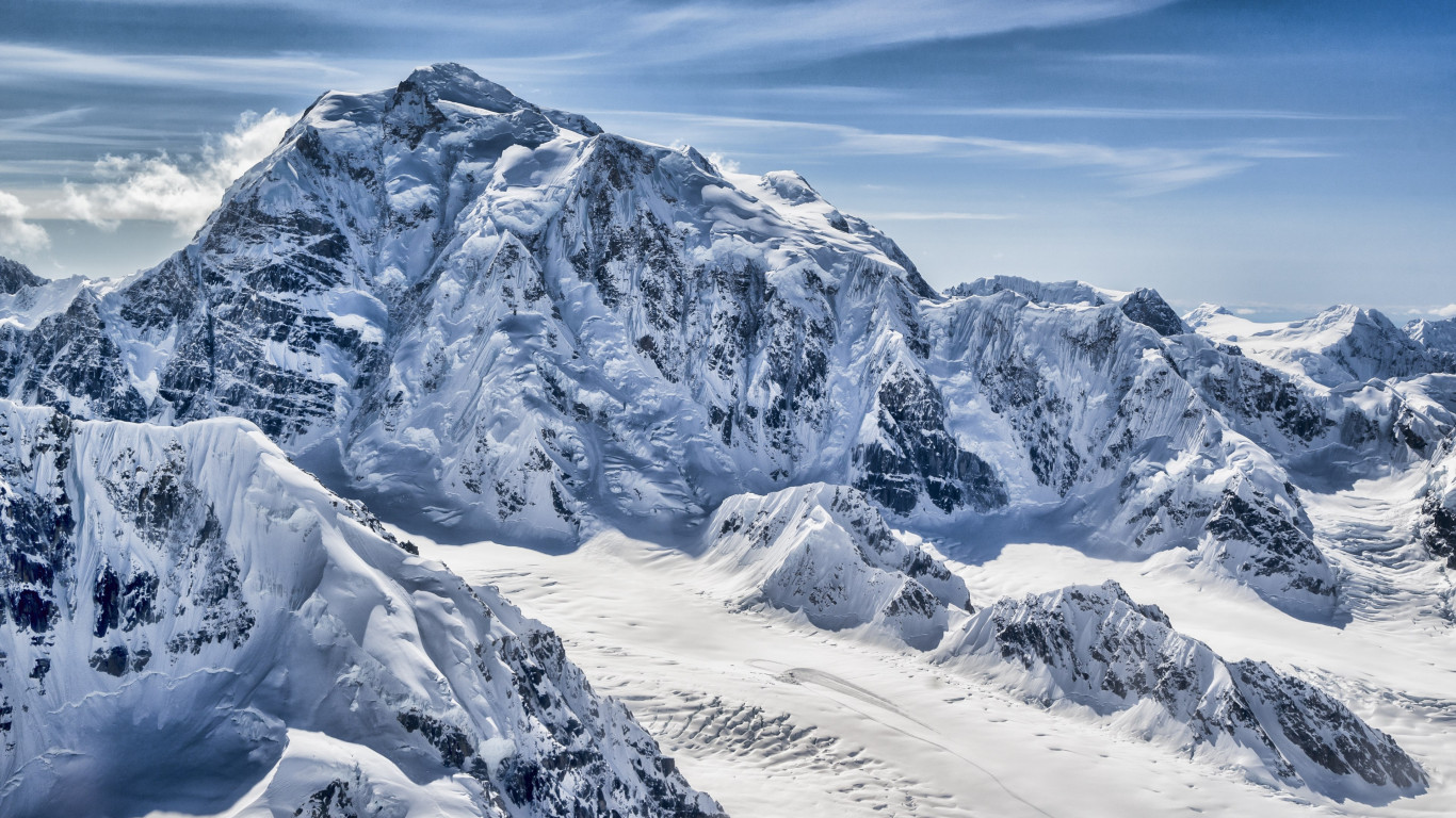 Download wallpaper: Mountain peak from Alaska 1366x768