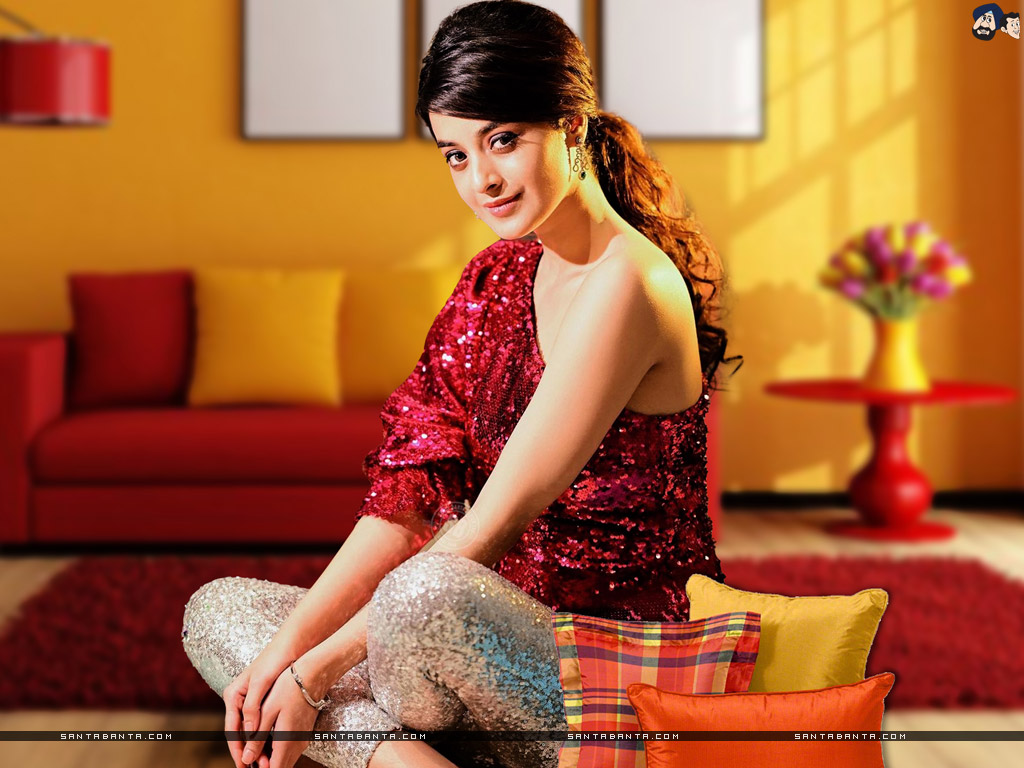 Darshana Banik Looks All Glittery In A One Shoulder Top Pairing With Shimmery Silver Pant