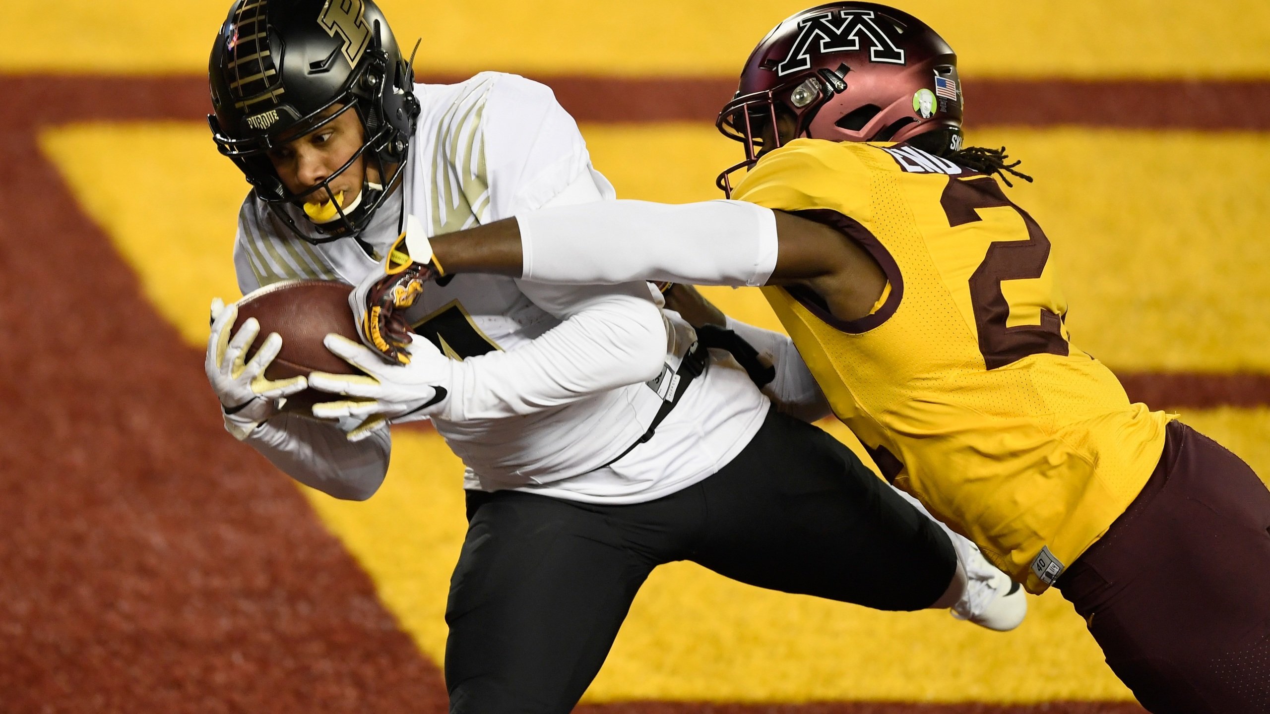 Late INT Helps Minnesota Hang On For 34 31 Win Over Purdue
