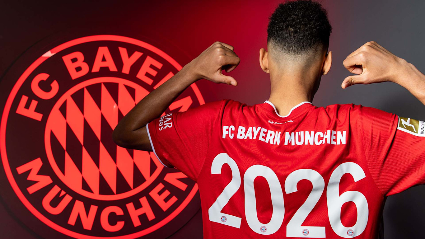 Gallery: Musiala signs his first pro contract