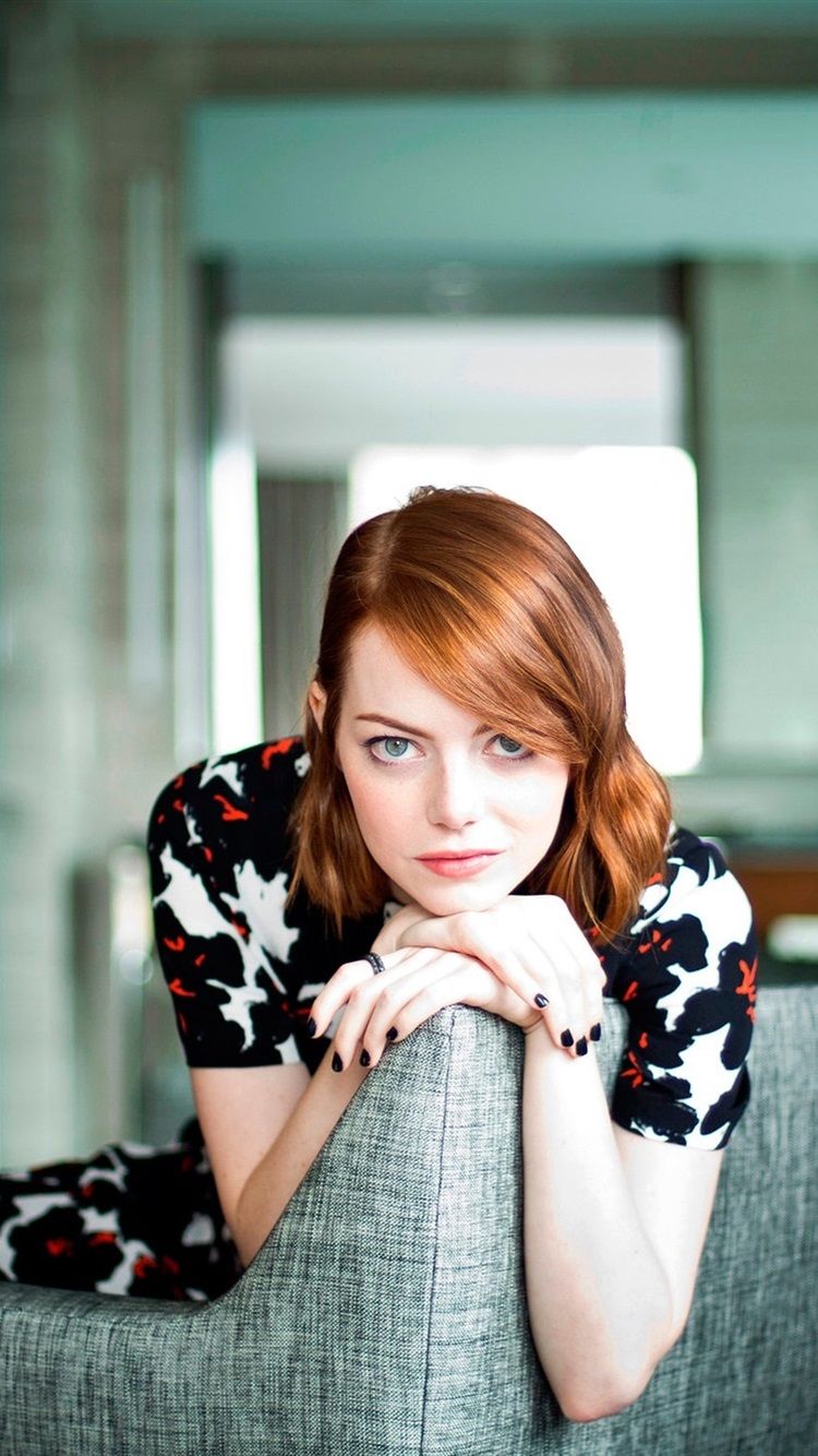 Emma Stone iPhone Wallpaper
