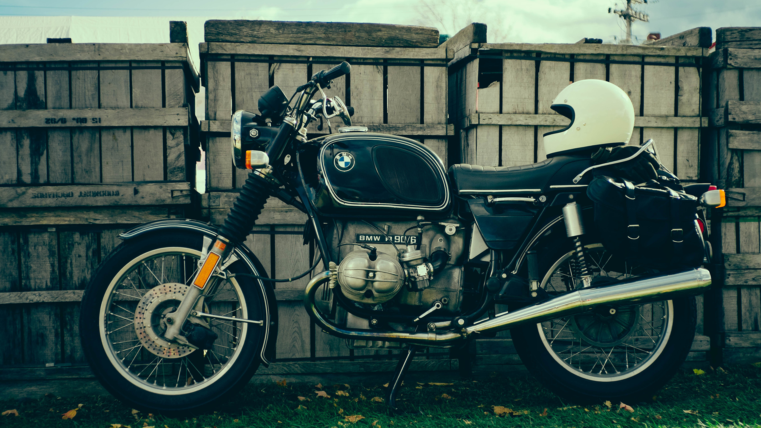 Desktop Wallpaper BMW Helmet R90 6 Retro 2560x1440