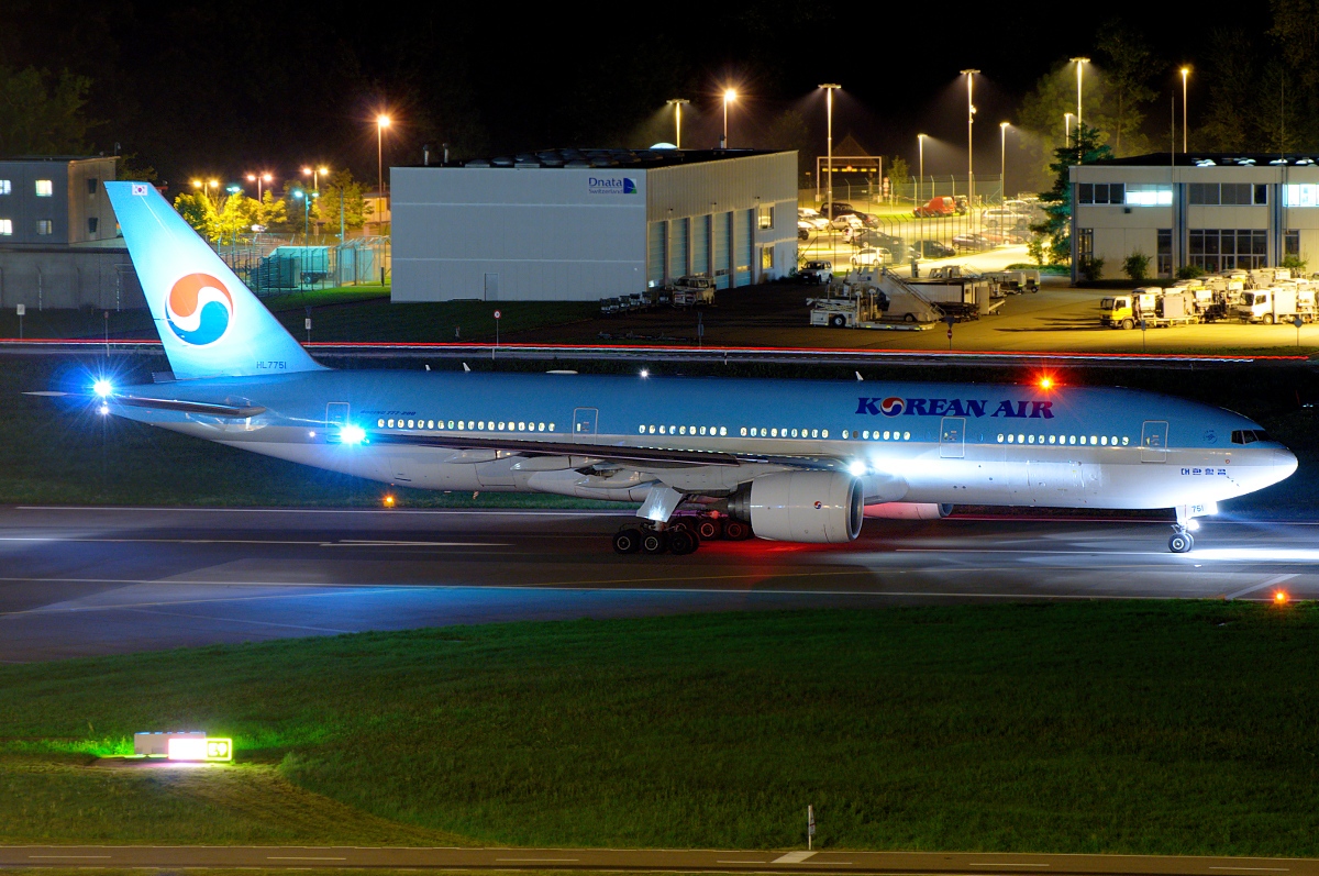 Boeing 777 200 Of Korean Air At Zurich Aircraft Wallpaper 2379
