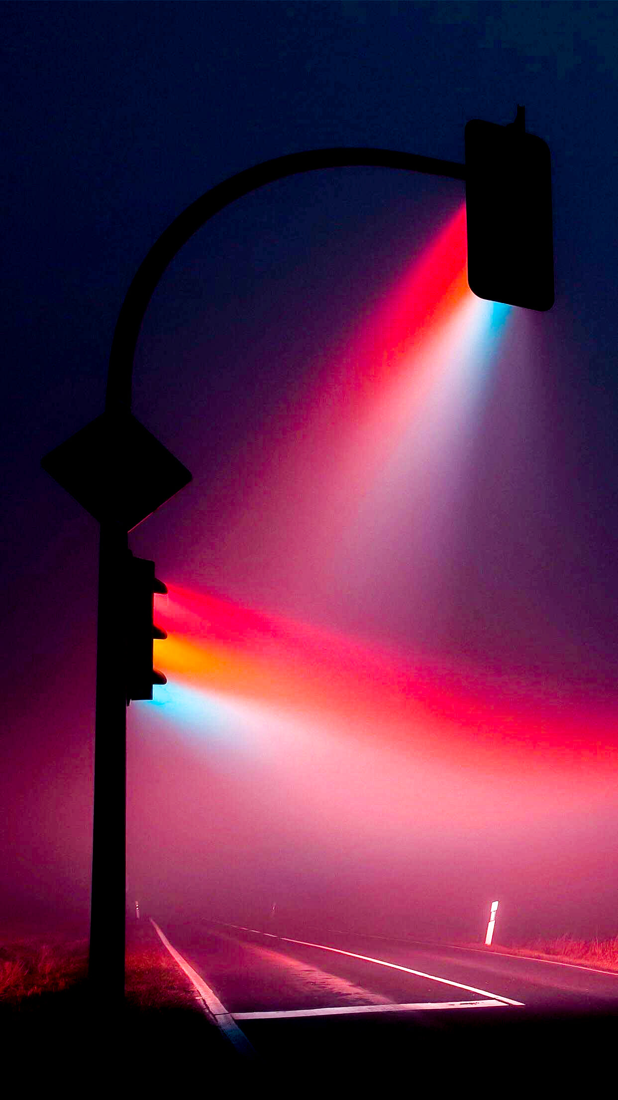 Touched up the original traffic light wallpaper for Amoled