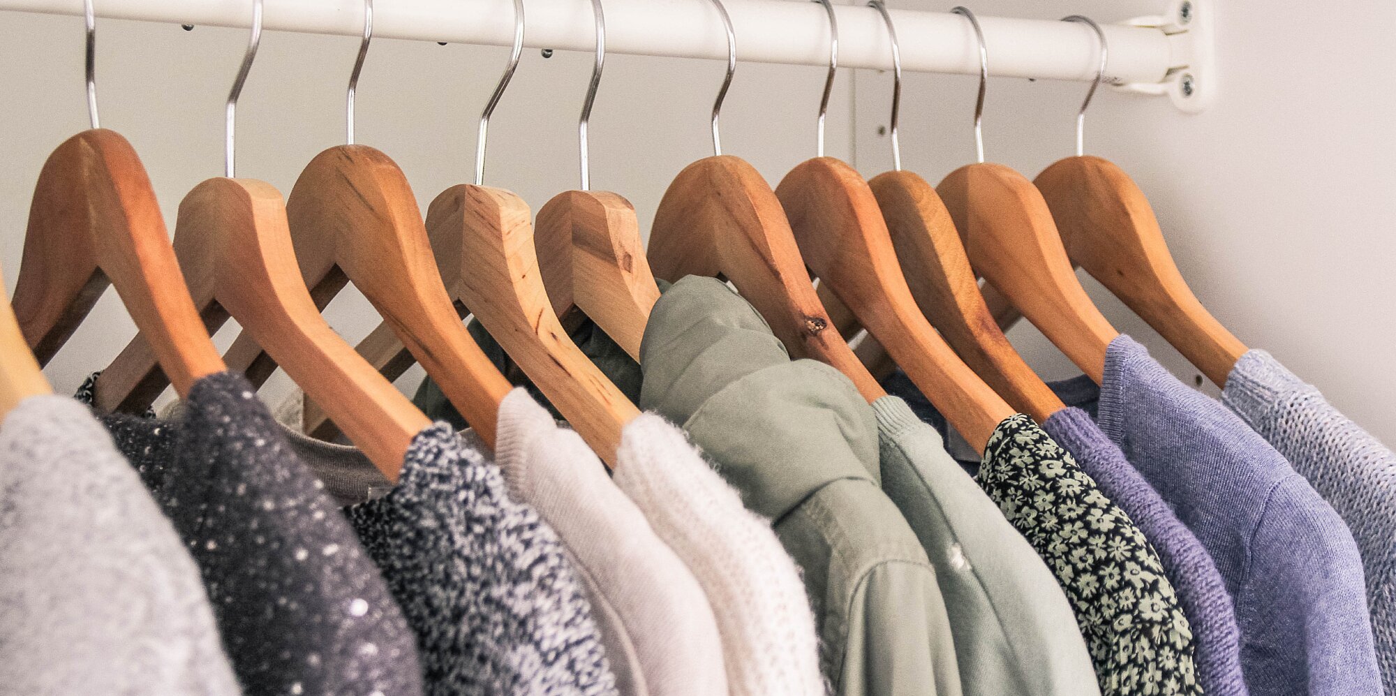 Color Coordinated Closet Ideas to Organize Your Clothes Beautifully