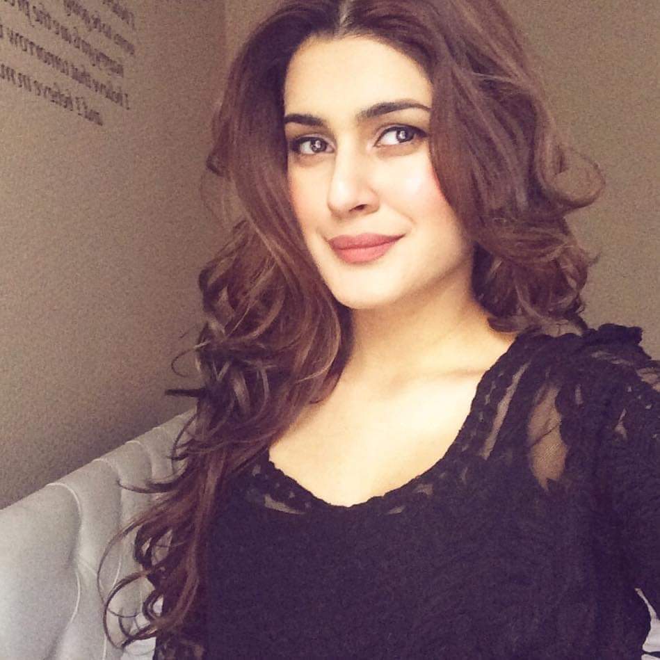 Most Mesmerizing Picture of Kubra Khan on Internet