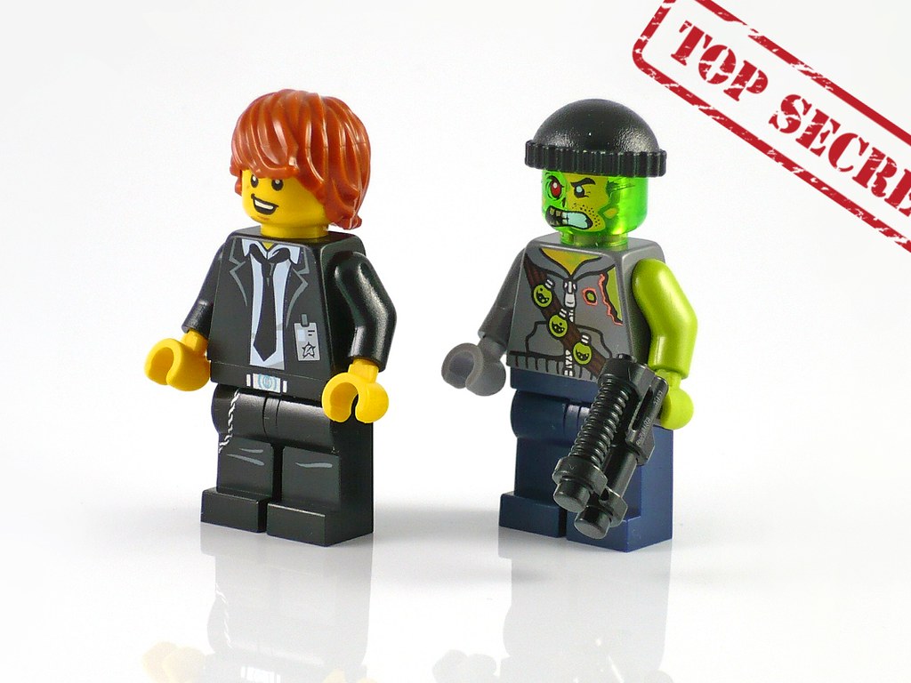 LEGO Ultra Agents 70160 Riverside Raid fig01