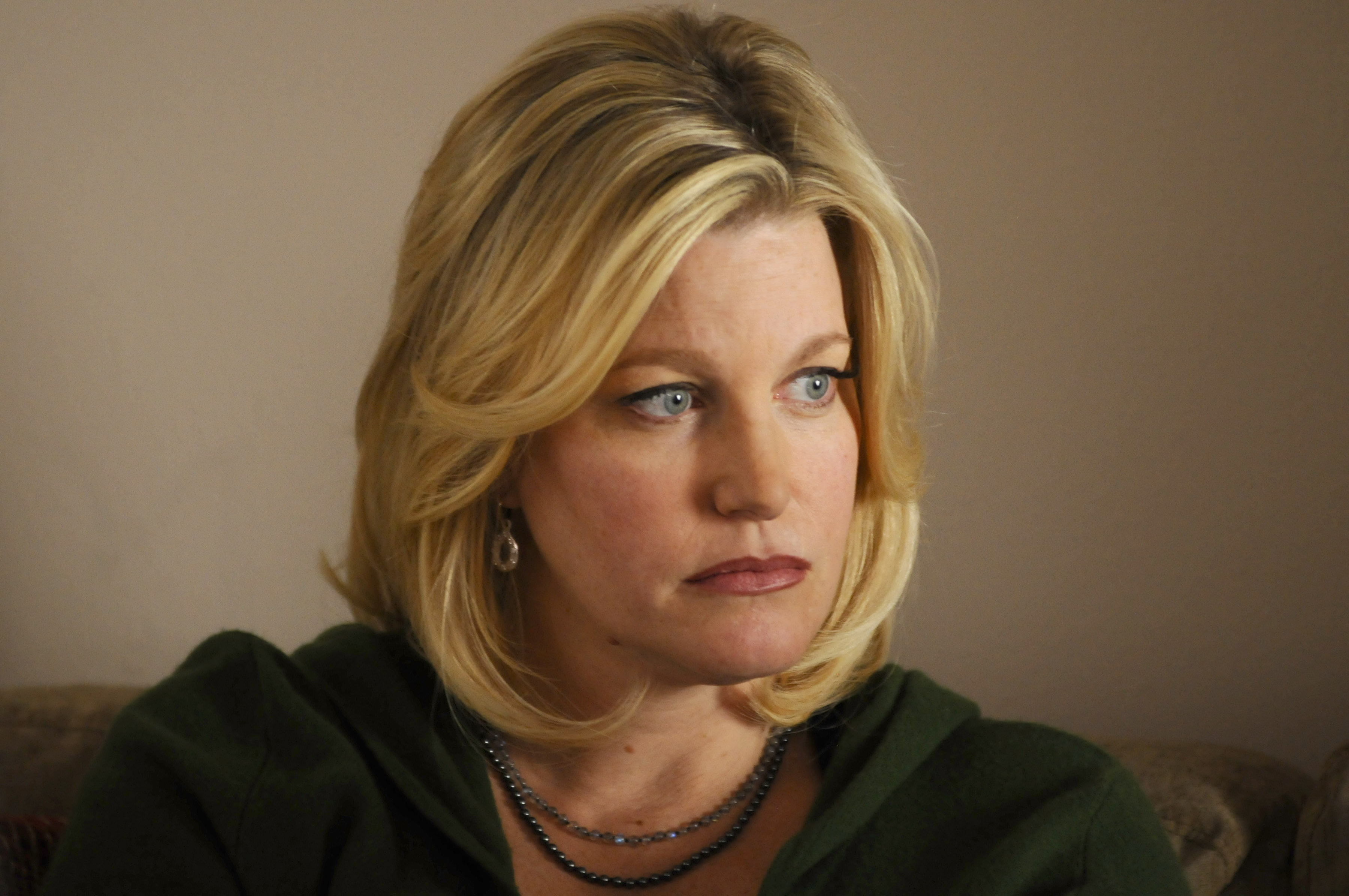 Download Latest HD Wallpaper of, Celebrities, Anna Gunn