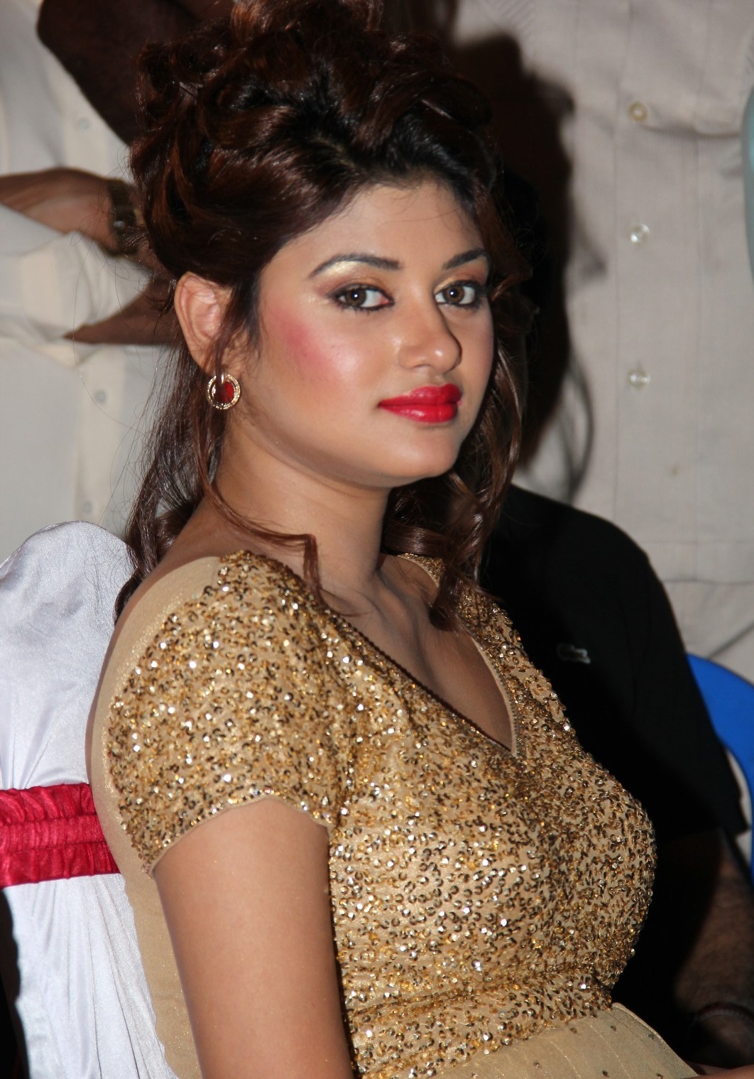 Oviya Hot and Bikini Photo, Image