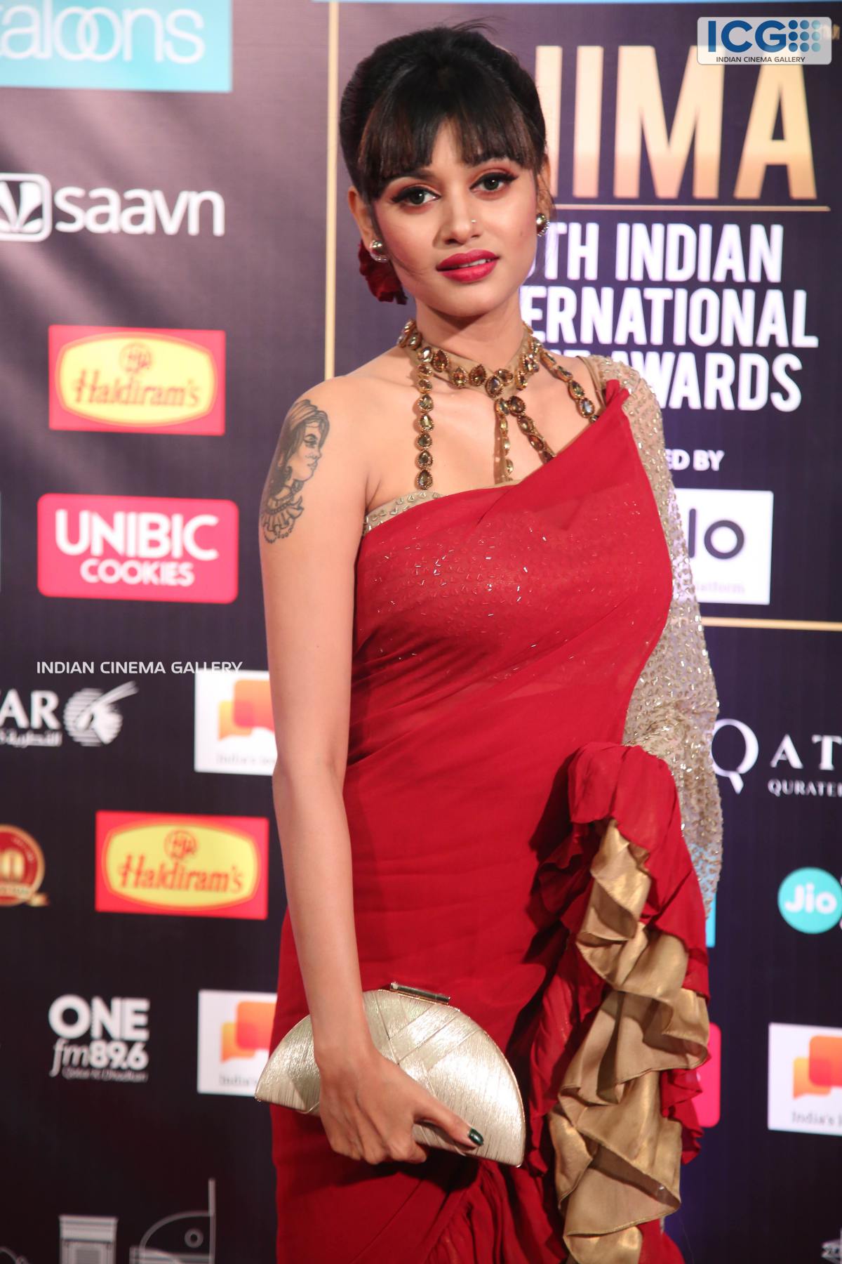 Oviya Actress Photo Stills Gallery