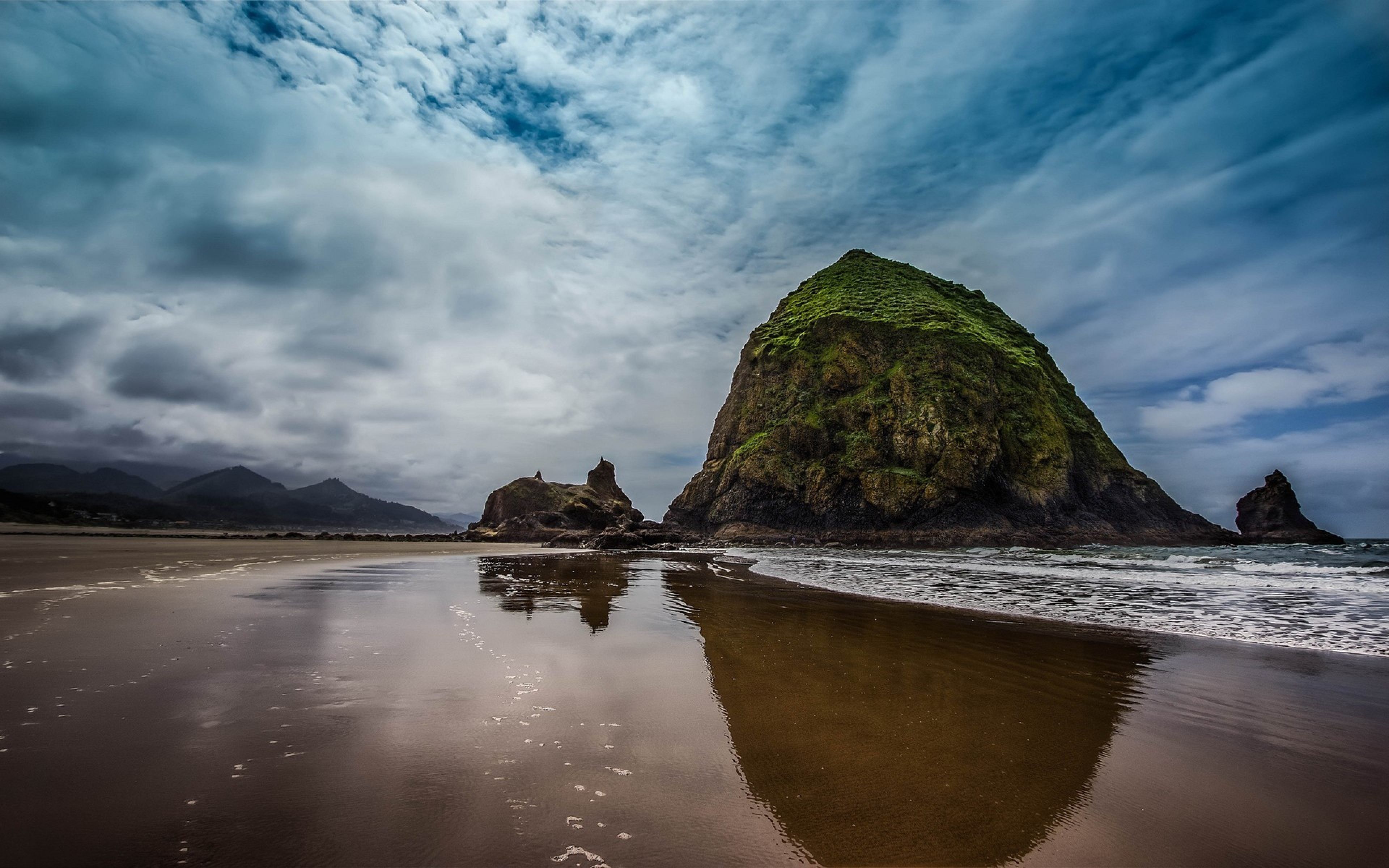 Haystack rock cannon beach oregon wallpaper. Cannon beach oregon, Cannon beach, Best honeymoon destinations