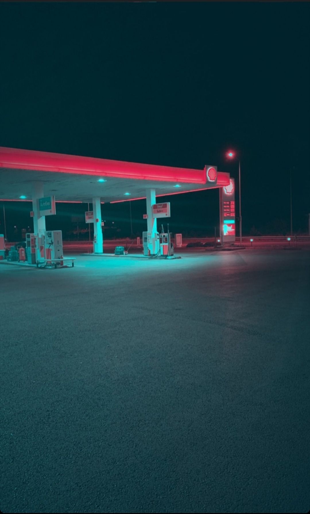 Wouldnt think a gas station would look so aesthetic. City aesthetic, Night aesthetic, Aesthetic picture