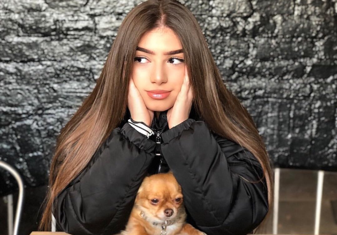 Mimi Keene Boyfriend: Who Is The Actress Dating in 2021? 