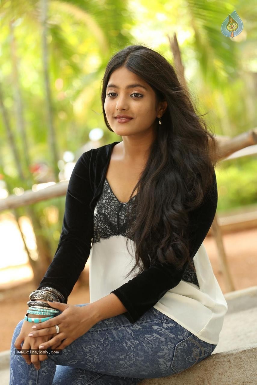 Ulka Gupta New Photo 77 of 84