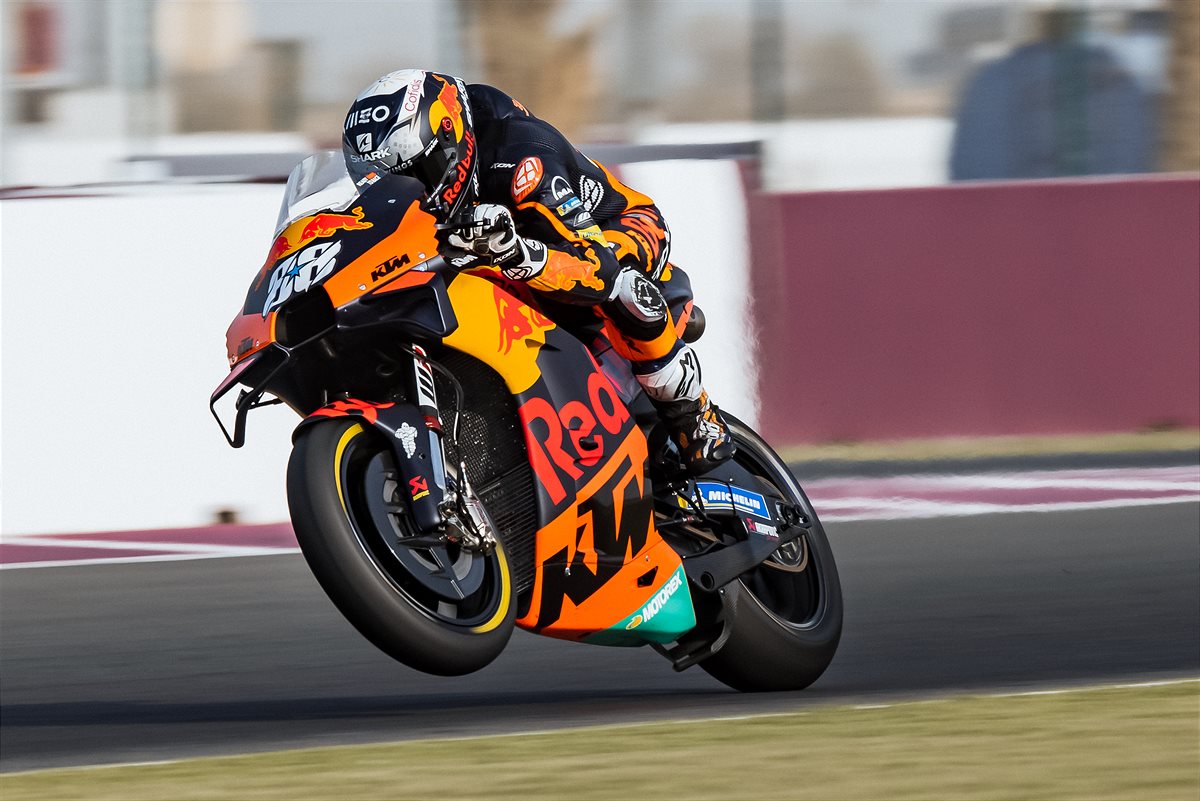 Oliveira improves raw speed to take 12th & highest KTM MotoGP™ qualification position at Losail PRESS CENTER