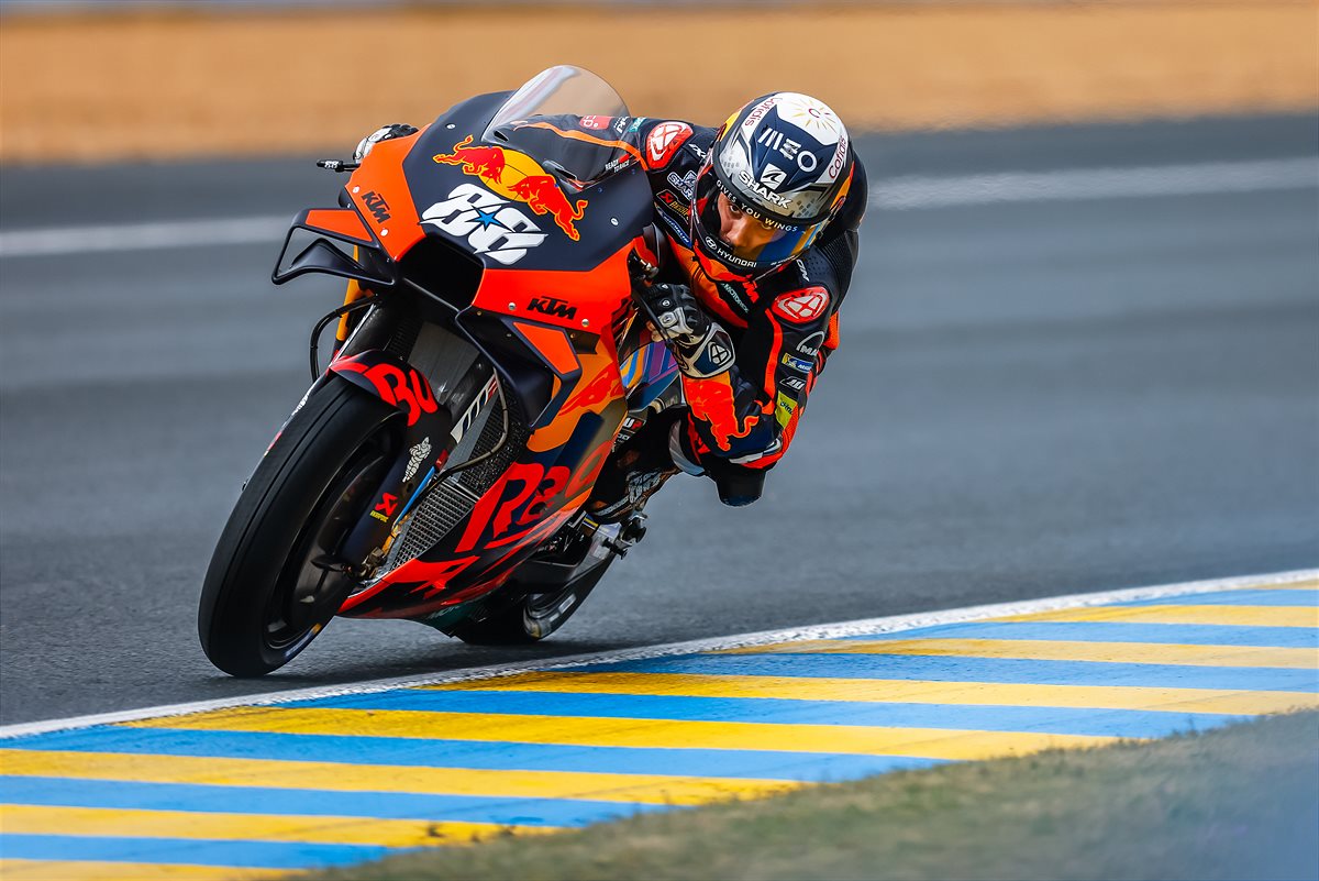 Oliveira to start French MotoGP™ from 10th as Fernandez celebrates Moto2™ Pole Position PRESS CENTER