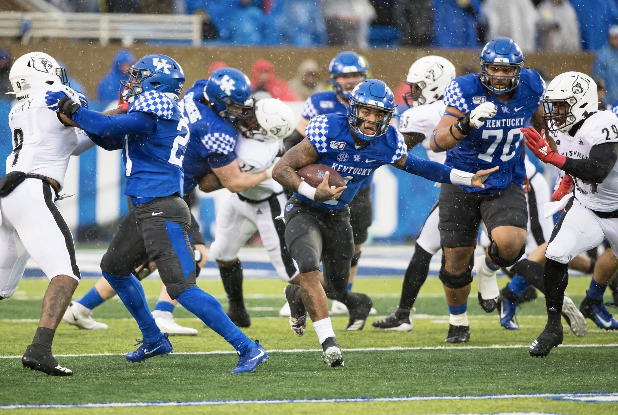 Lynn Bowden, Jr., Darrian Kinnard. Kentucky football, Uk football, Kentucky
