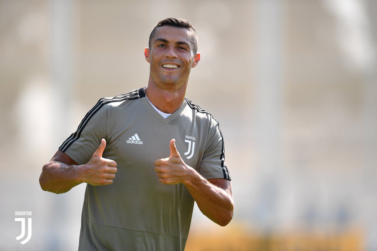 Cristiano Ronaldo enjoys in Juventus training (VIDEO)