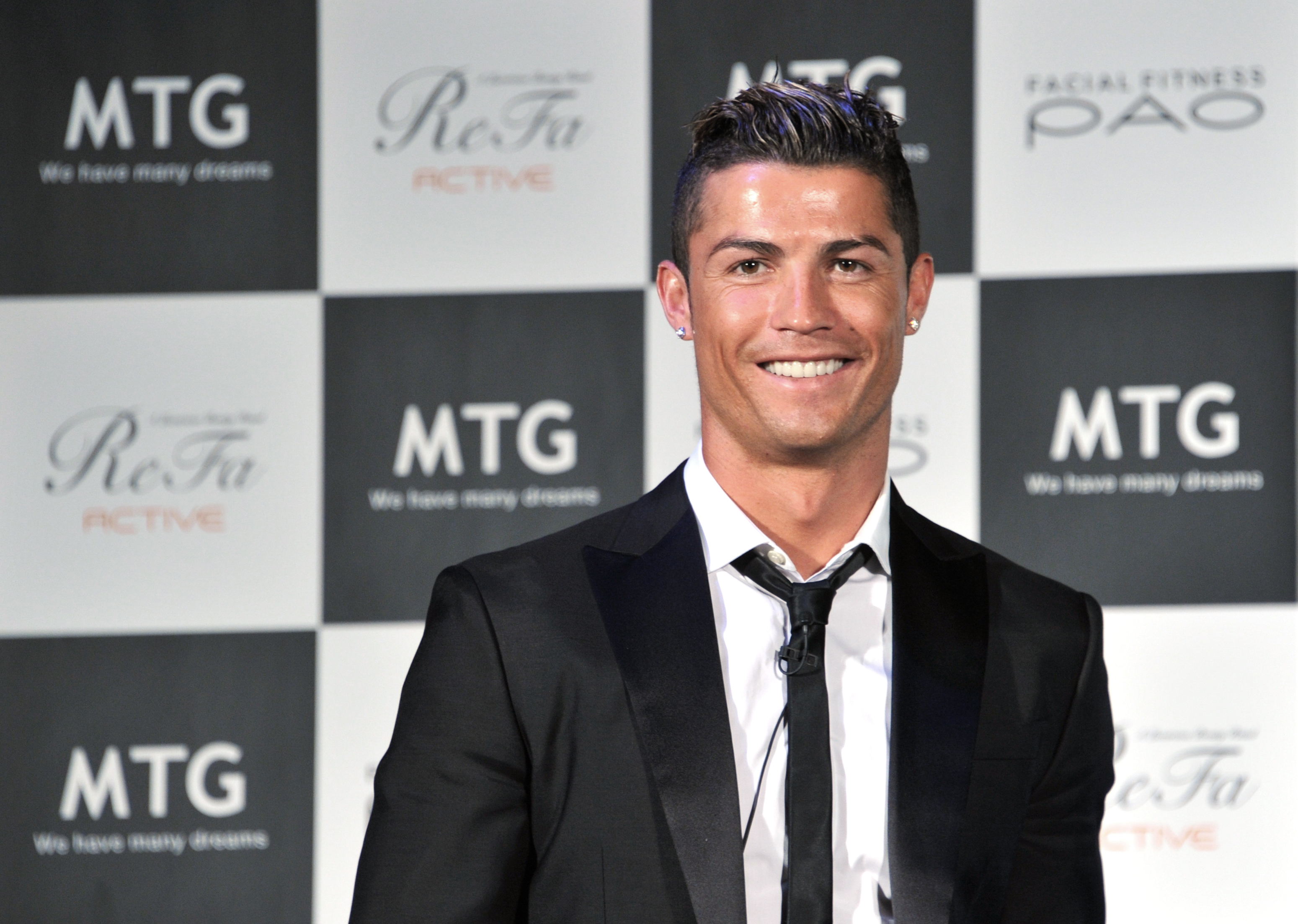 3099x2208 Portuguese, Soccer, Cristiano Ronaldo, Suit wallpaper