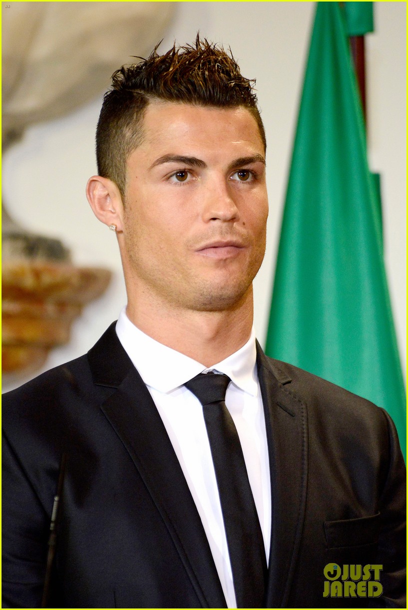 Cristiano Ronaldo Receives a High Individual Order in Portugal!: Photo 3036755. Cristiano Ronaldo Picture