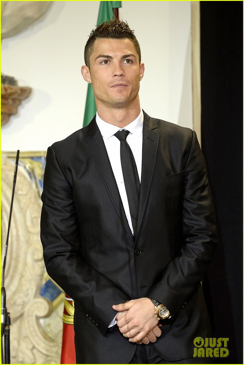 Cristiano Ronaldo Receives a High Individual Order in Portugal!: Photo 3036757. Cristiano Ronaldo Picture