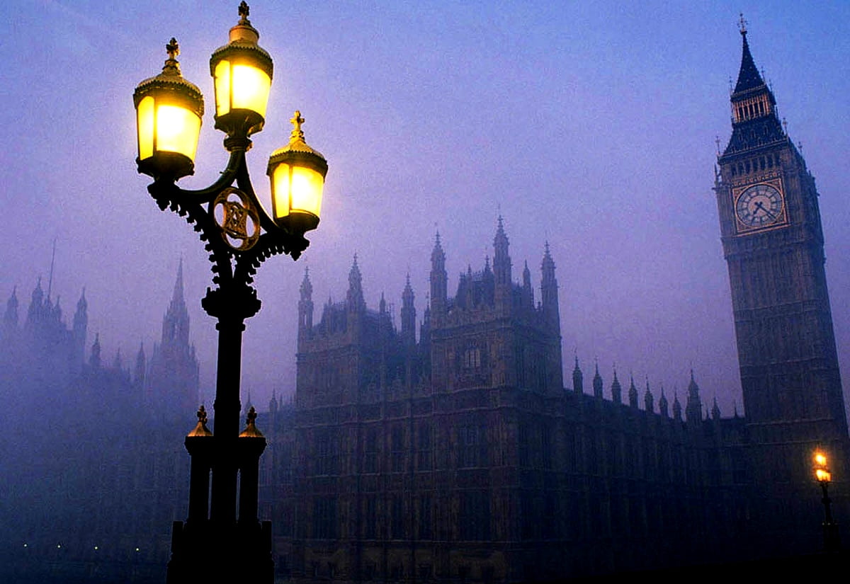 Minimalist Houses Of Parliament, Big Ben, Street Light background picture. FREE Best photo