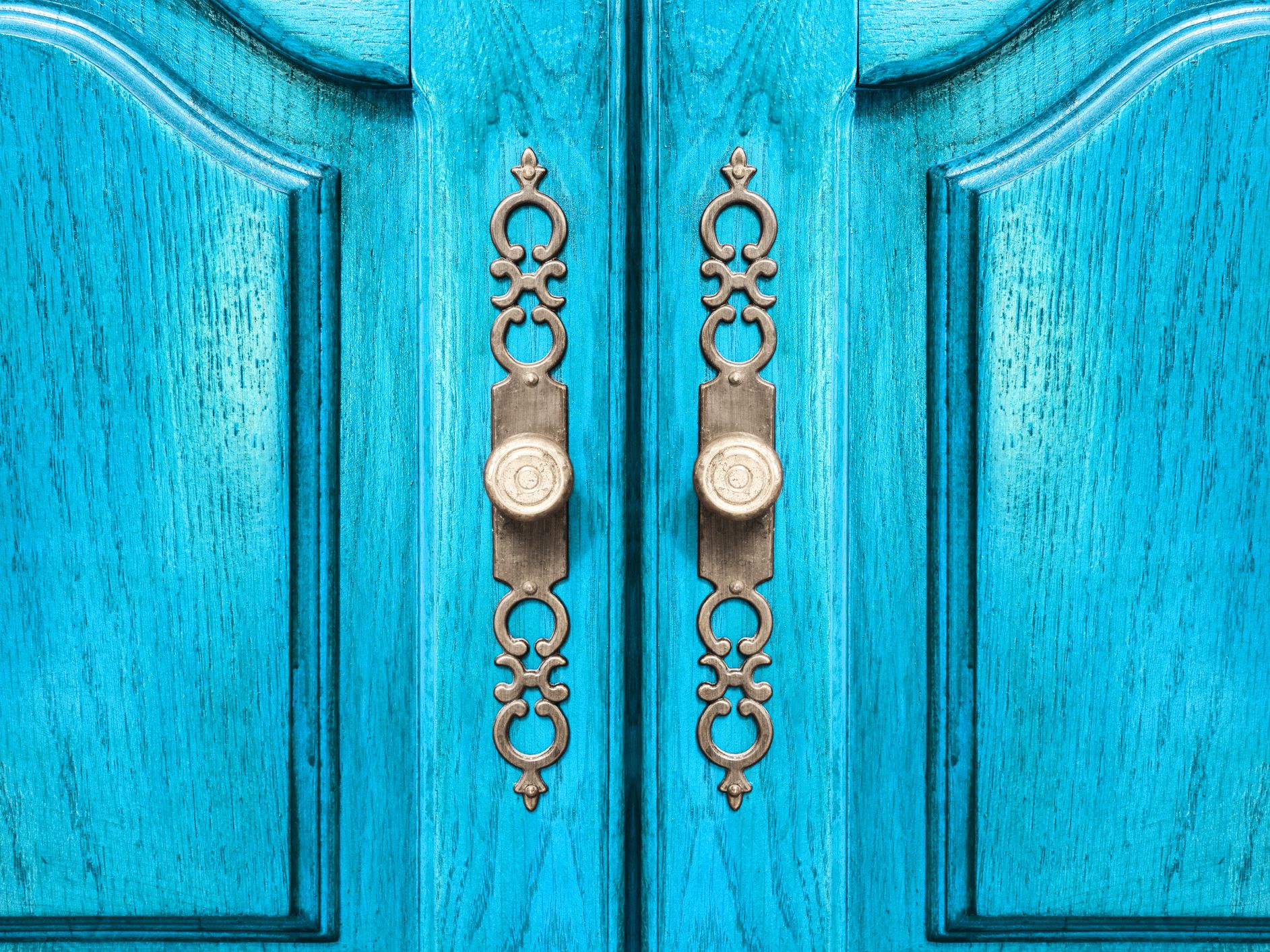 Easy Ways to Decorate Your Closet Doors