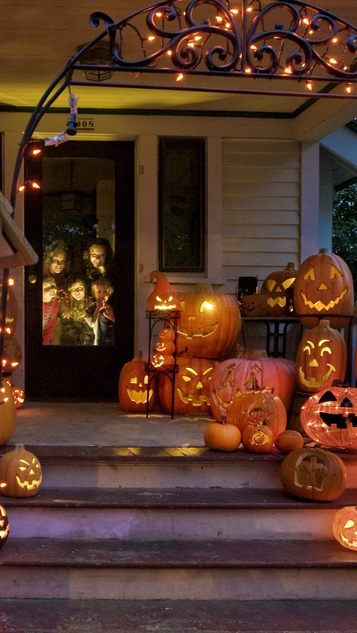 House decorated for halloween Wallpaper 4k Ultra HD