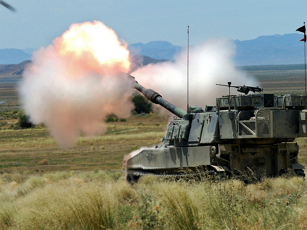 Image Firing Self Propelled Gun M109A6 Paladin Army