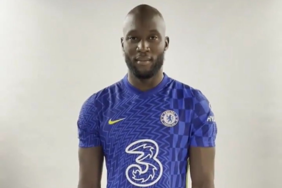 Watch: First Picture Of Romelu Lukaku In Chelsea Kit Following Club Record Move Illustrated Chelsea FC News, Analysis And More
