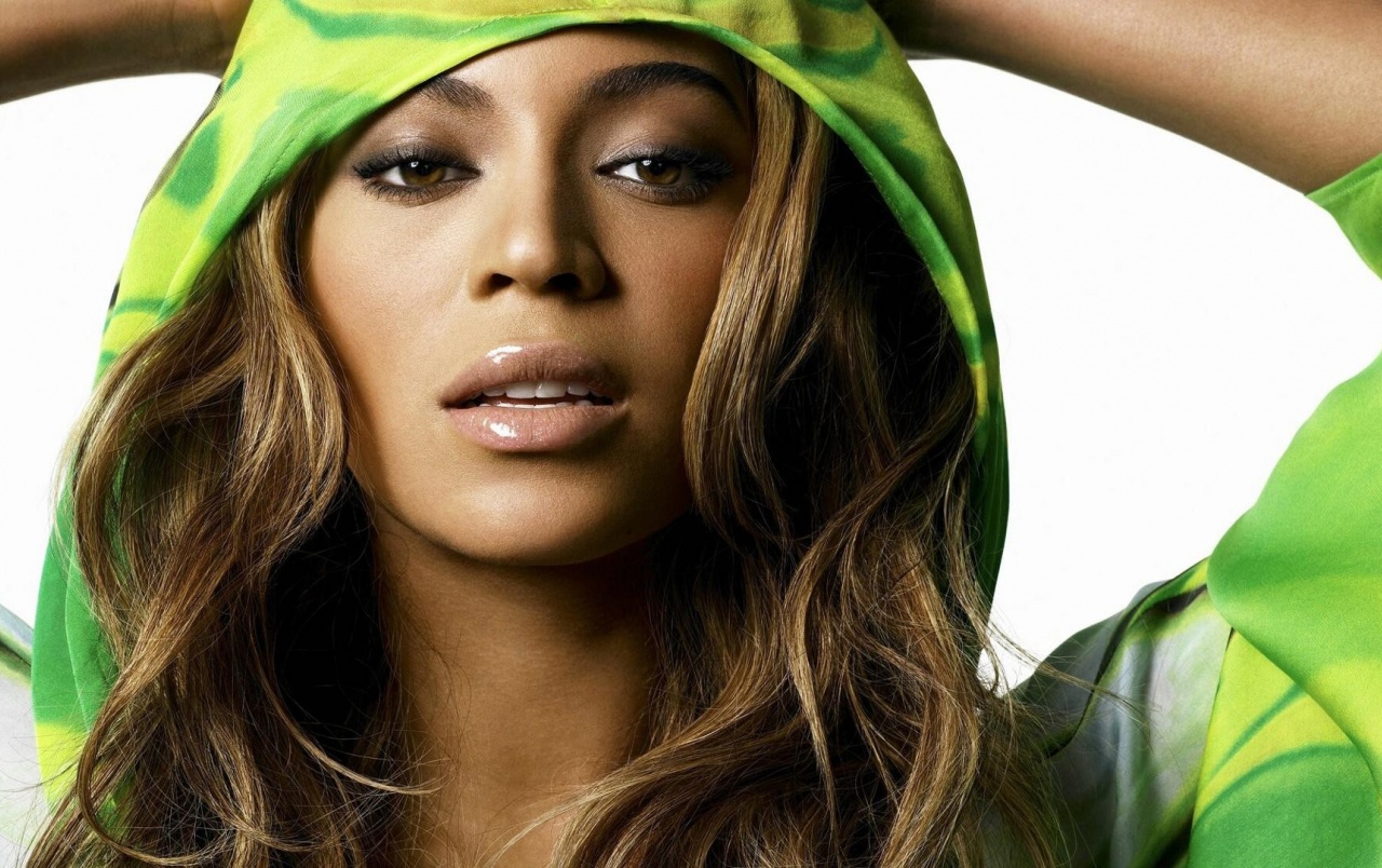 Beyonce Knowles Close Up Wallpaper. Beyonce Knowles Close Up