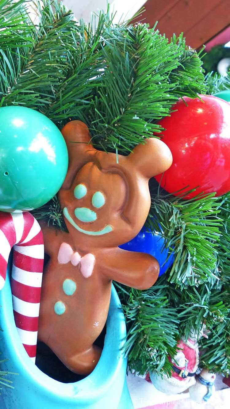 Disney Christmas iPhone Wallpaper. Wallpaper iphone christmas, Disney world christmas, Disney christmas