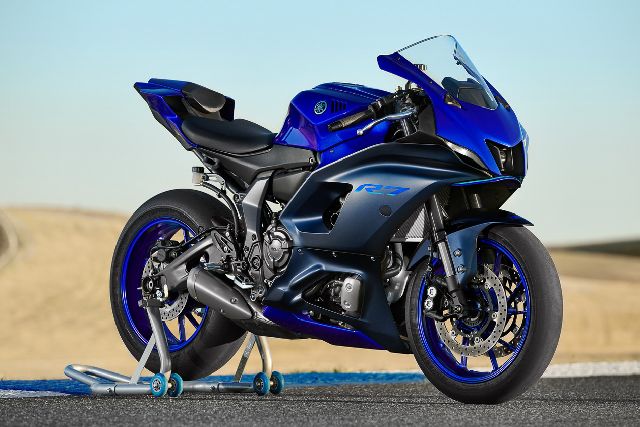2022 Yamaha YZF R7 First Look (11 Fast Facts + 30 Photo)