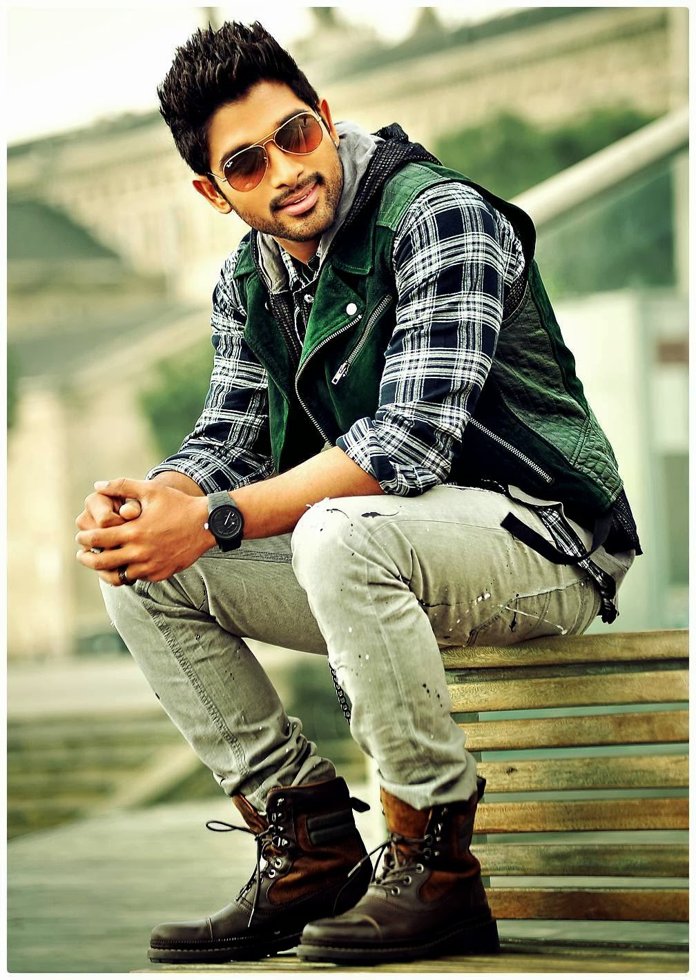 Mix Celebrities: Allu Arjun Stylish Stills in Romeo and Juliets