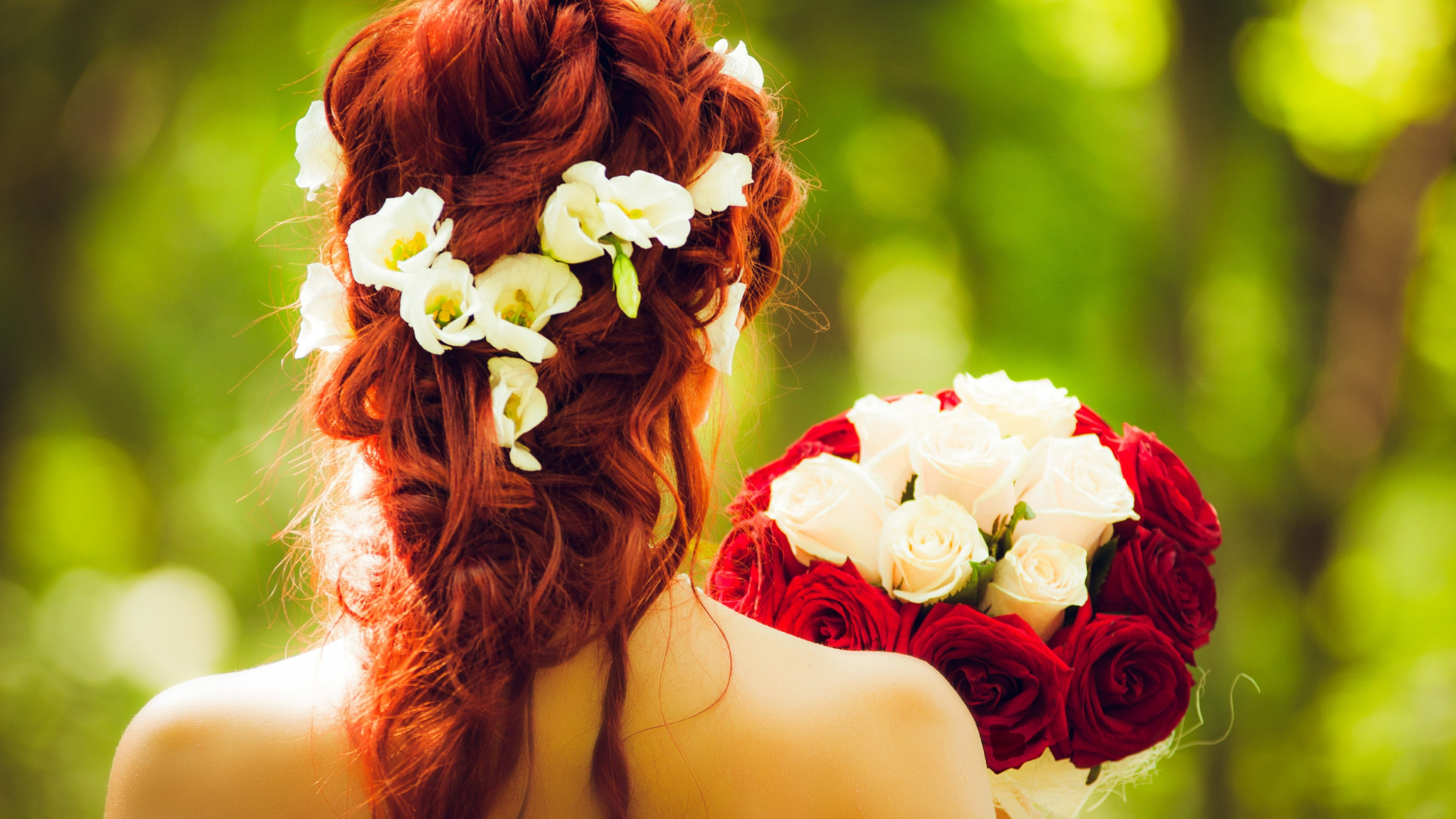 Download wallpaper: Bride and wedding flowers 2880x1620