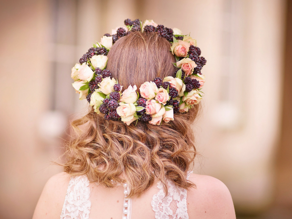 Stunning Ways to Wear Flowers in Your Hair