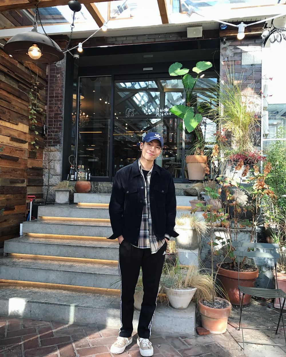 Potret Wi Ha Joon, Sang Second Male Lead di Romance Is a Bonus Book