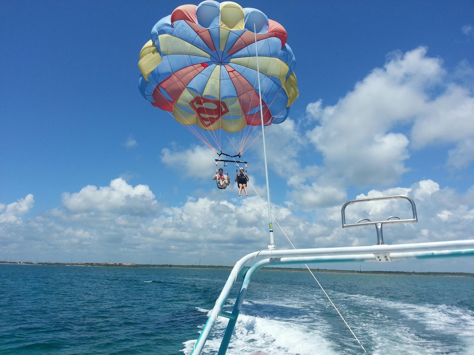 1600x1200 parasailing windows wallpaper